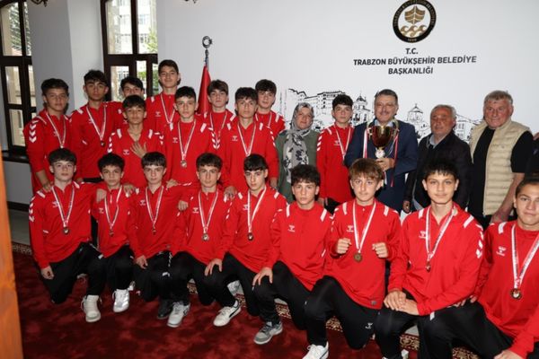 Başkan Genç, şampiyon takımı ağırladı<