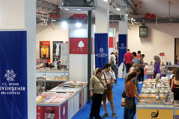 2. Aydın Kitap Fuarı devam ediyor<