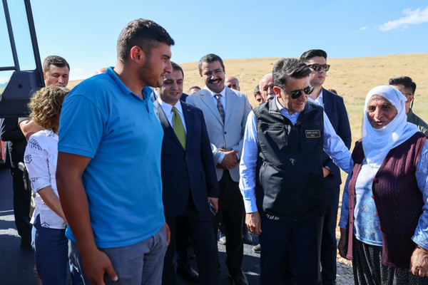 Tunceli'de Kardelen Köyü yolunda BSK asfalt serimi başladı