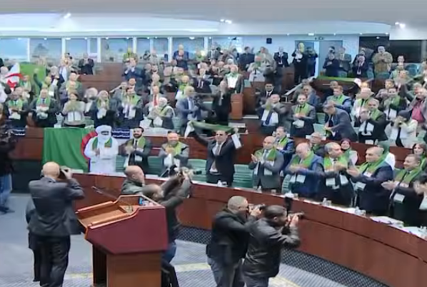 Cezayir parlamentosu, Fransız sömürge yönetimini suçlu ilan etti<