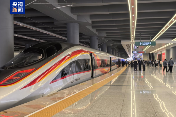 Guangzhou-Zhanjiang yüksek hızlı tren hattı hizmete girdi<