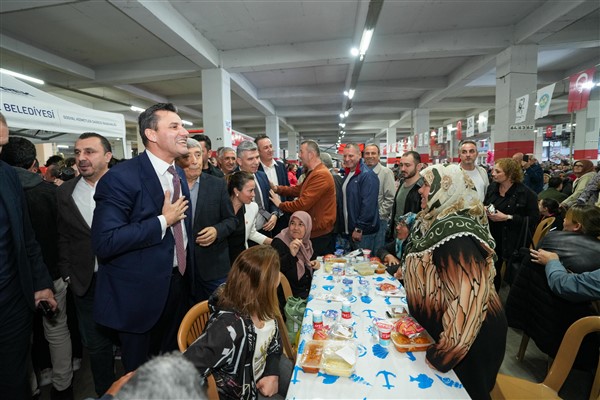 Başkan Zeyrek: Sadece aynı şehirde yaşayan insanlar değil, 1,5 milyonluk büyük bir aileyiz<