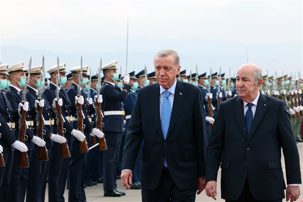 Cumhurbaşkanı Erdoğan, Cezayir’de resmi törenle karşılandı 