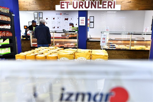 İZMAR marketleri vatandaşlardan ilgi gördü <