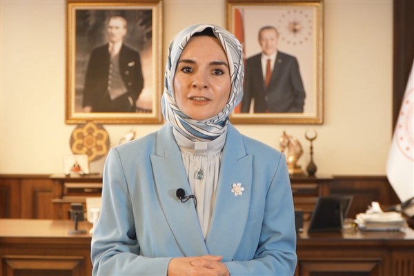 Bakan Göktaş, otizmli bireyler ve aileleriyle bir araya geldi