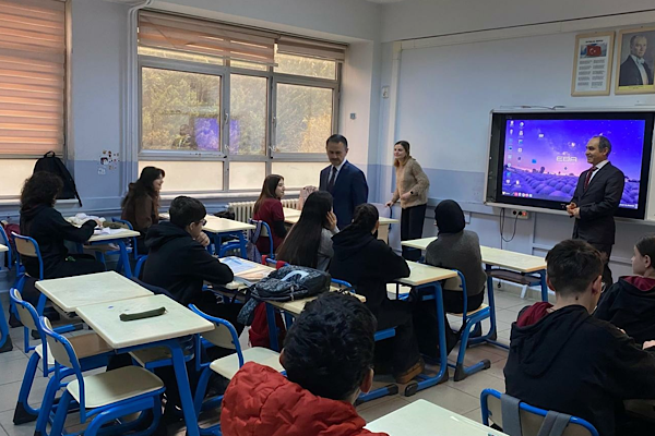 Vali Aktaş’tan öğrencilere ziyaret<