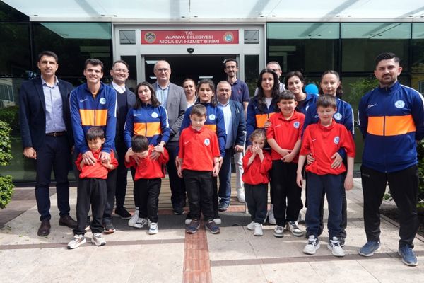 Otizmli bireylerden sanatla “barış” mesajı<