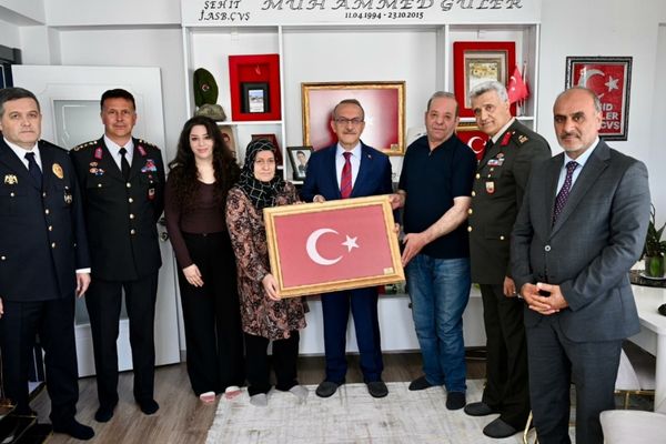 Vali Yavuz, bayram dolayısıyla çeşitli ziyaretler gerçekleştirdi<