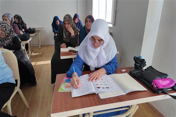 KAYMEK’te yetişkinlere yönelik okuma yazma kursu