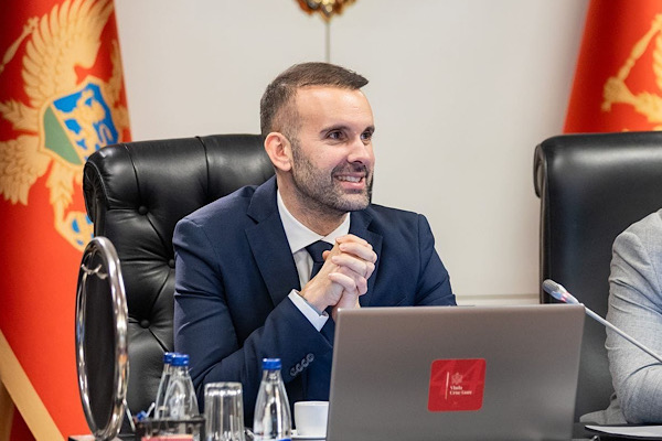 Spajic: Petrovic Njegos hanedanının torunları Karadağ'da layık bir yuvaya kavuştu<