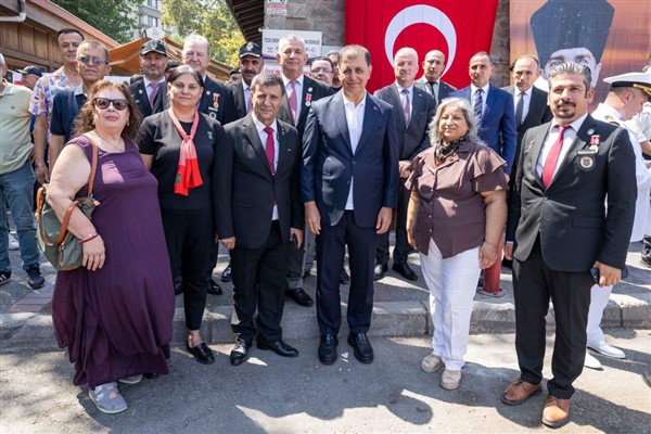 İzmir’de şehit aileleri ve gaziler için Özel Şeref Günü programı düzenlendi<