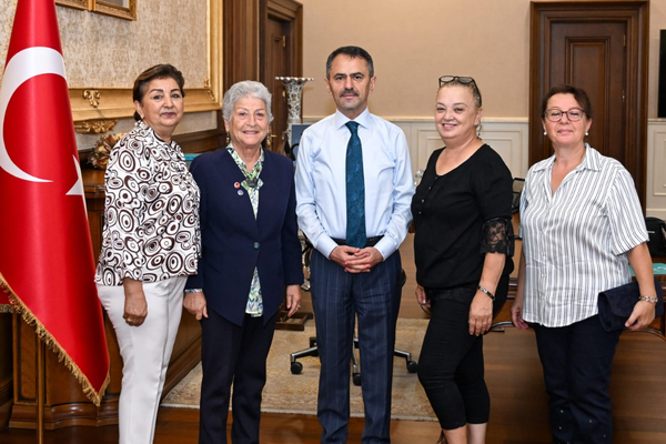 Kadın ve Mücadele Derneği Kocaeli Şubesinden Vali Aktaş’a ziyaret