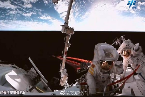 Çin’in taykonot ekibi uzay yürüyüşüne çıktı