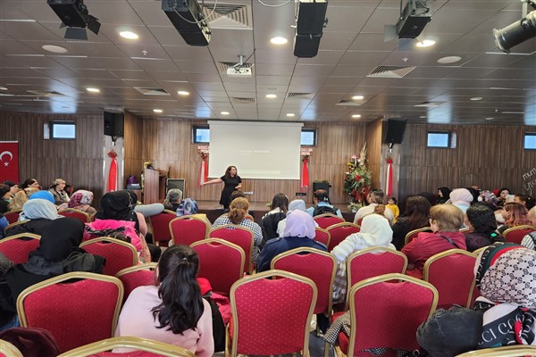 İzmir'de kadınlar için etkinlik düzenlendi<