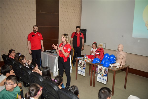 Esenyurt Belediyesi'nden özel çocuklara deprem bilinci eğitimi<