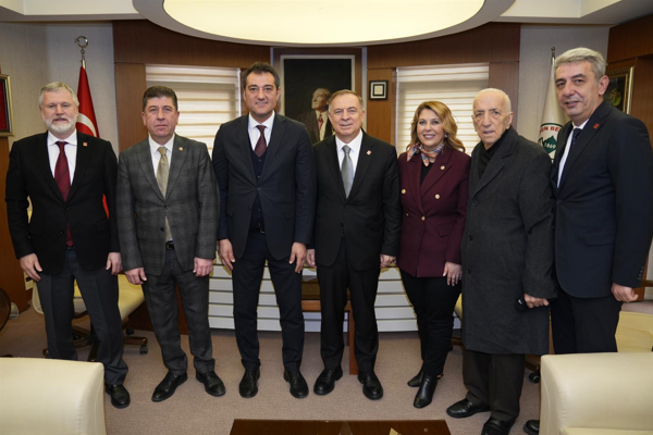 CHP Genel Başkan Yardımcısı Zeybek'ten Giresun Belediyesi'ne ziyaret