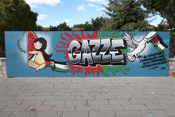 Konya’da gönüllü grafiti sanatçıları “Gazze” için çizdi