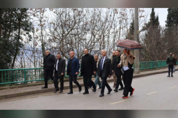 İzmit Belediyesi, Veliahmet Mahallesi'ni ziyaret etti