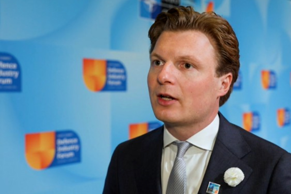 Brekelmans, Katar’da resmi ziyaret gerçekleştirdi<