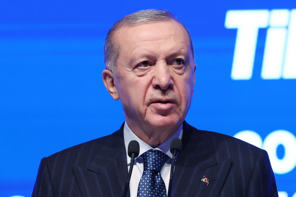 Erdoğan: Siyasi tüccarlarının ihtiraslarına kurban edeceğimiz tek bir gencimiz yoktur