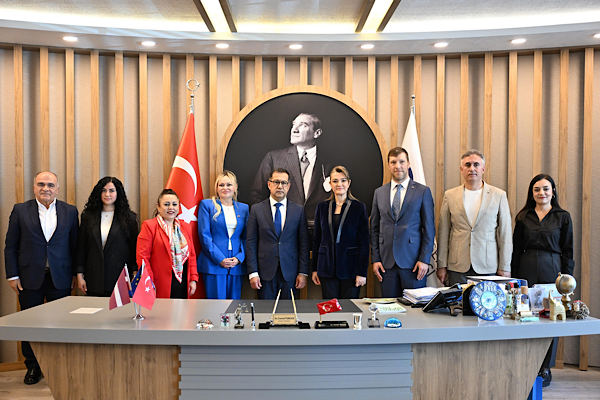 Letonya Büyükelçisi  Hasans, Büyükşehir Belediyesi’ni ziyaret etti<