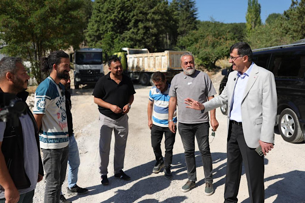 Başkan Kahveci, 30 Ağustos Mahallesi'ndeki çalışmaları inceledi