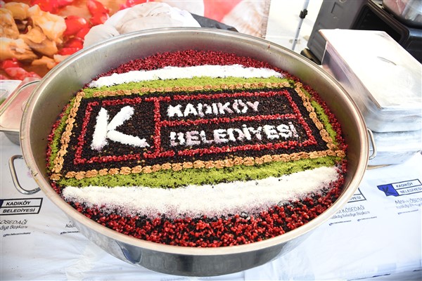 Kadıköy’de 21 mahallede aşure ikramı<