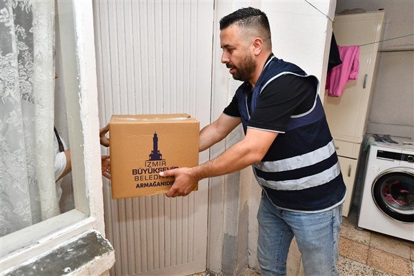 İzmir Büyükşehir’den bayram için gıda kolisi desteği<