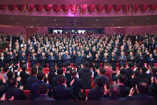 Cumhurbaşkanı Xi Xizang Özerk Bölgesi’nin 60'ıncı yıldönümü galasına katıldı