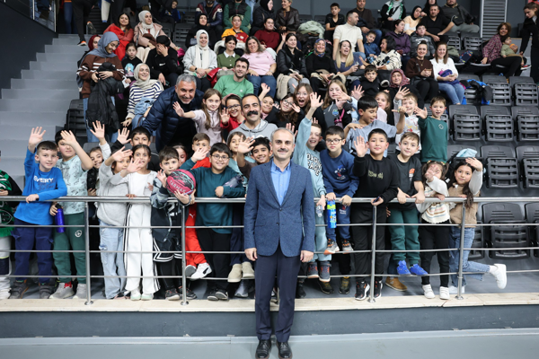 Başkan Çiftçi, öğrencilerle basketbol maçında buluştu  <