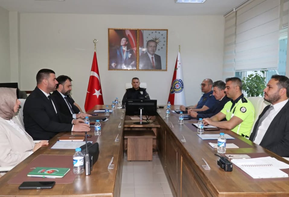 Ardahan Emniyet Müdürlüğü'nde Değerlendirme Toplantısı gerçekleştirildi