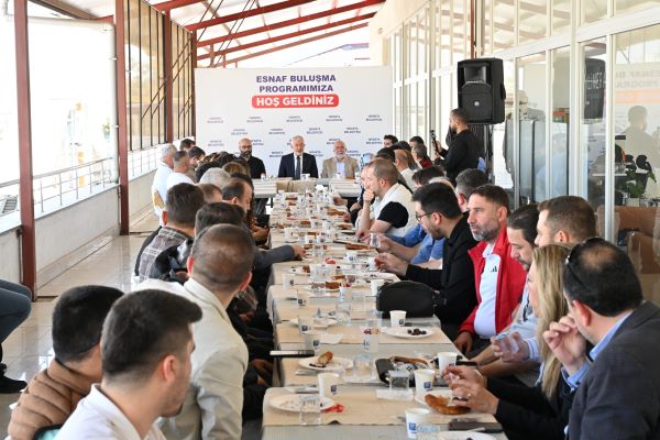 Başkan Başdeğirmen, Şehir Hastanesi bölgesindeki eczacı ve esnafla görüştü<