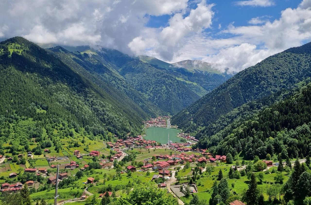 Uzungöl'e yapılması planlanan hidroelektrik santrali (HES) projesi iptal edildi
