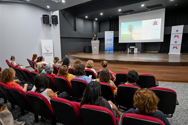 Mersin Büyükşehir'den kadınlara yönelik eğitim 