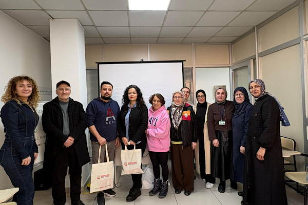 İzmit’te Engelsiz Ebeveyn Akademisi’nde dijital farkındalık eğitimi verildi<