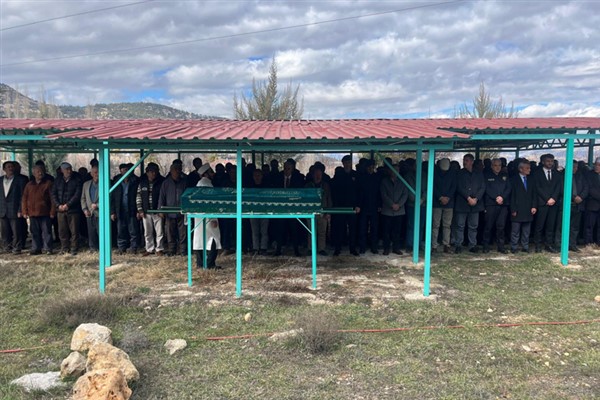 Karaman’da şehit askerin babası son yolculuğuna uğurlandı<