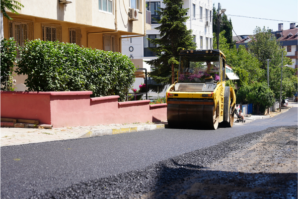 Altıntepe Mahallesi'nde asfalt çalışmaları sürüyor<