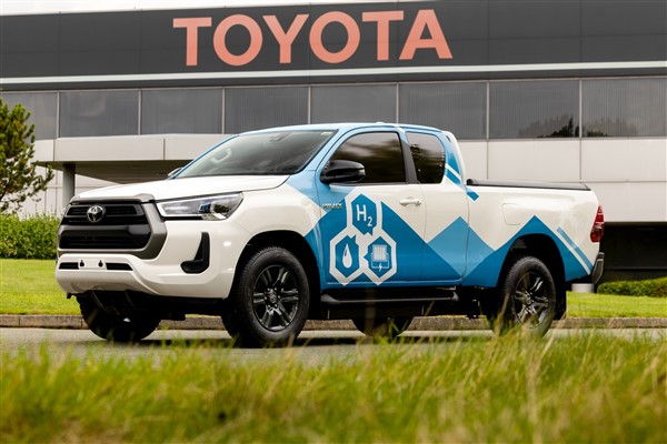 Toyota hidrojen yakıt hücreli Hilux Prototipini gösterdi