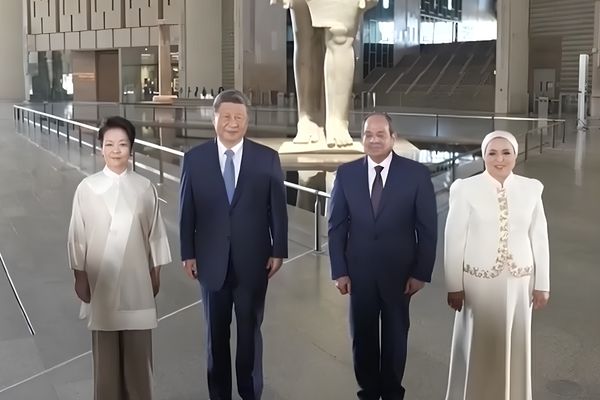 Xi Jinping Mısır’daki Büyük Mısır Müzesi’ni ziyaret etti<