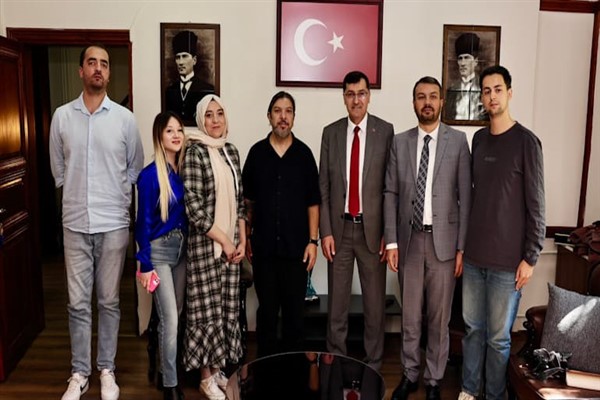 Başkan Kahveci, Dumlupınar Gazetesi ekibini ziyaret etti<