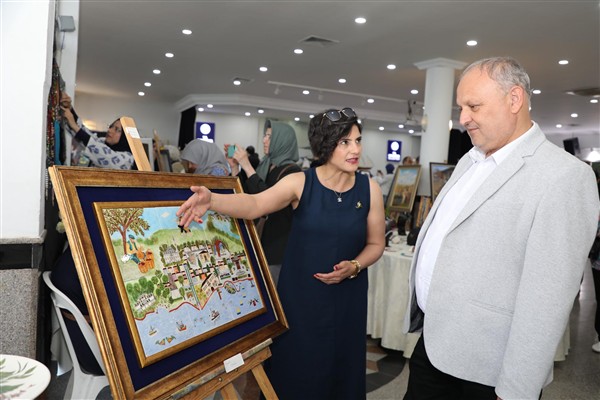 Karamürsel’de Görsel Sanatlar Yıl Sonu Sergisi açıldı 