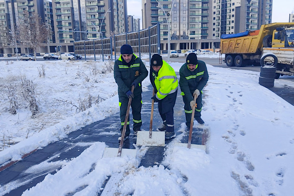 Diyarbakır’da karla mücadele çalışmaları sürdürülüyor<