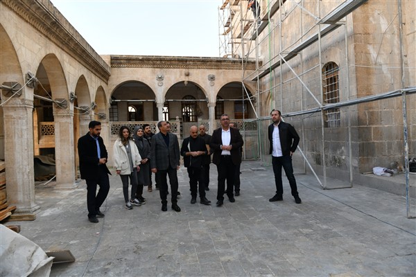 Şanlıurfa Valisi Şıldak, 6 Şubat depremlerinden etkilenen camilerde inceleme yaptı