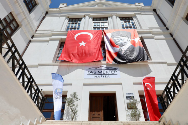Mudanya 'da, Taş Mektep “Hafıza” olarak yeniden açıldı