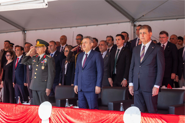 İzmir’de 19 Mayıs törenle kutlandı<