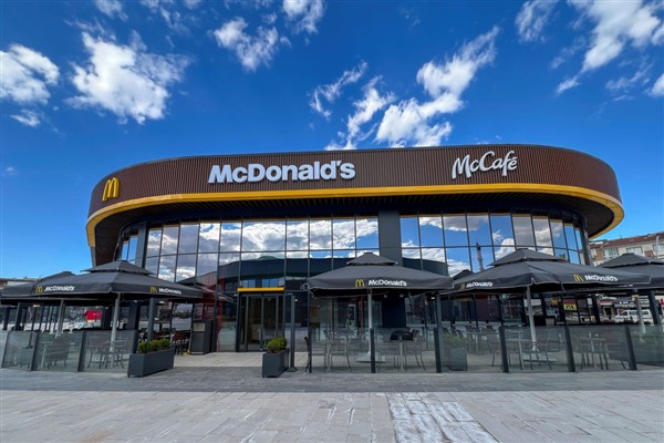 McDonald’s Türkiye’den istihdam seferberliği: 2 bin kişiyi işe alacak<