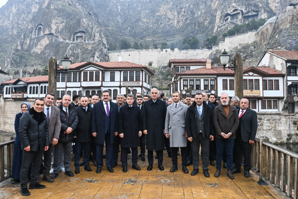 Bakan Ersoy, Amasya'da ziyaretlerini sürdürüyor<