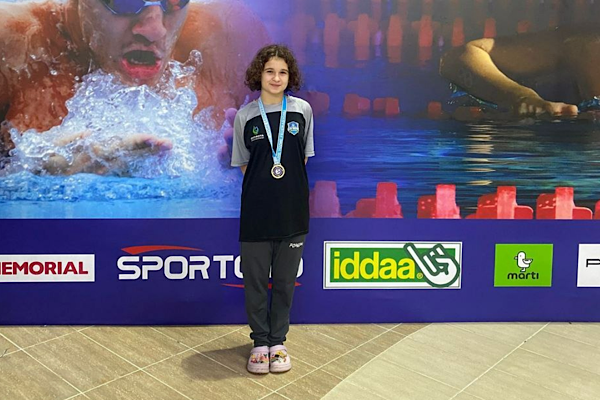 Çayırovalı yüzücü Trabzon’dan 4 madalya ile döndü<
