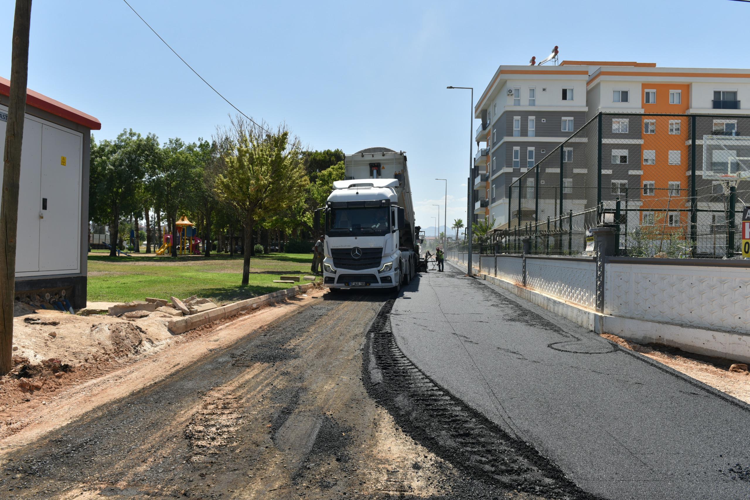 Kepez’den Baraj Mahallesi’ne yol hizmeti<
