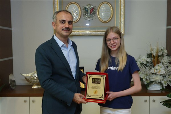 Başkan Çiftçi, piyanist Aylin Kılıç ile buluştu<
